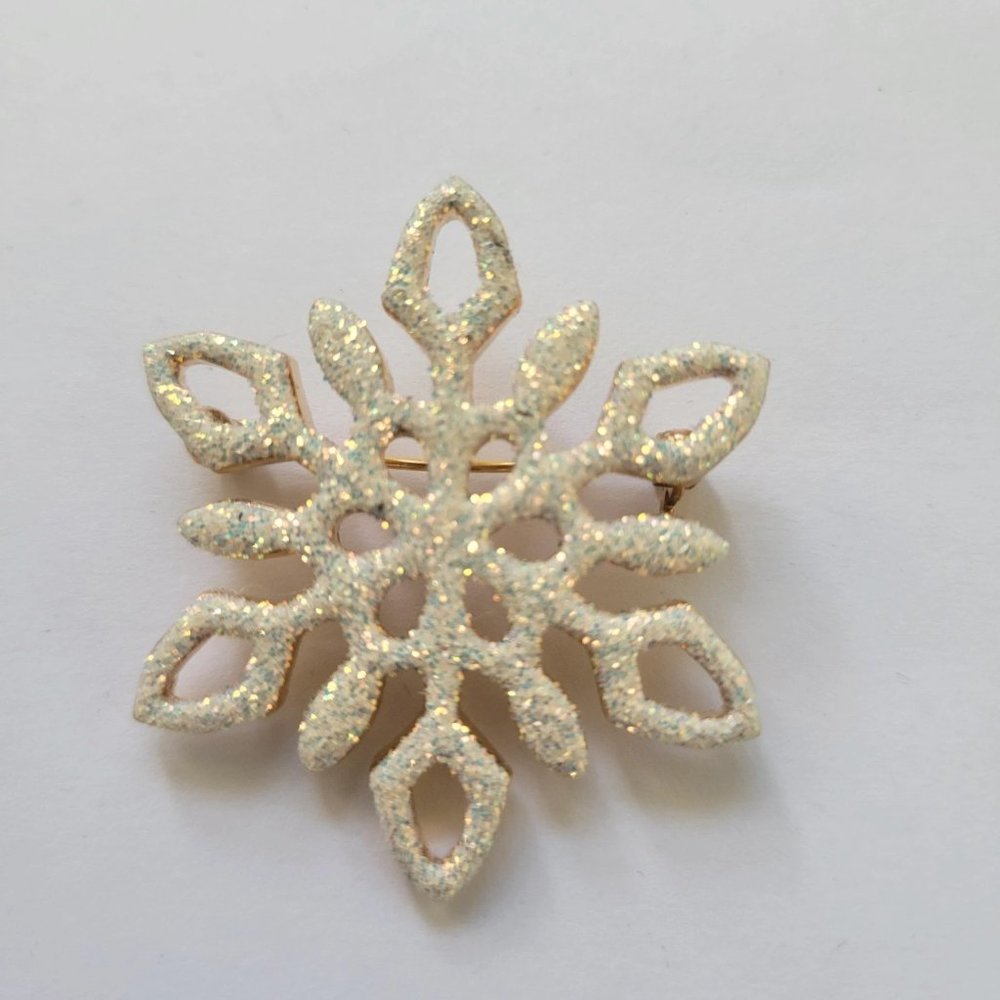 Brooch pin